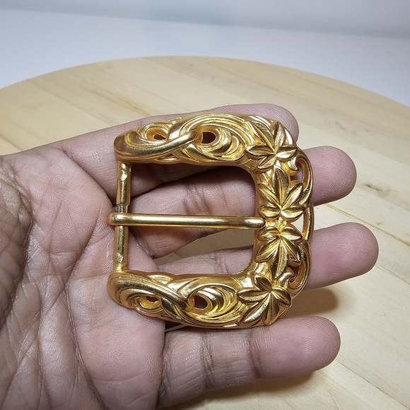 Vintage Unbranded Gold Tone Ornate Leaf Pattern Belt Buckle Small 1 Inch Belt - Picture 1 of 8